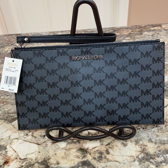NWT Michael Kors Large Zip Clutch Wristlet - Picture 1 of 4